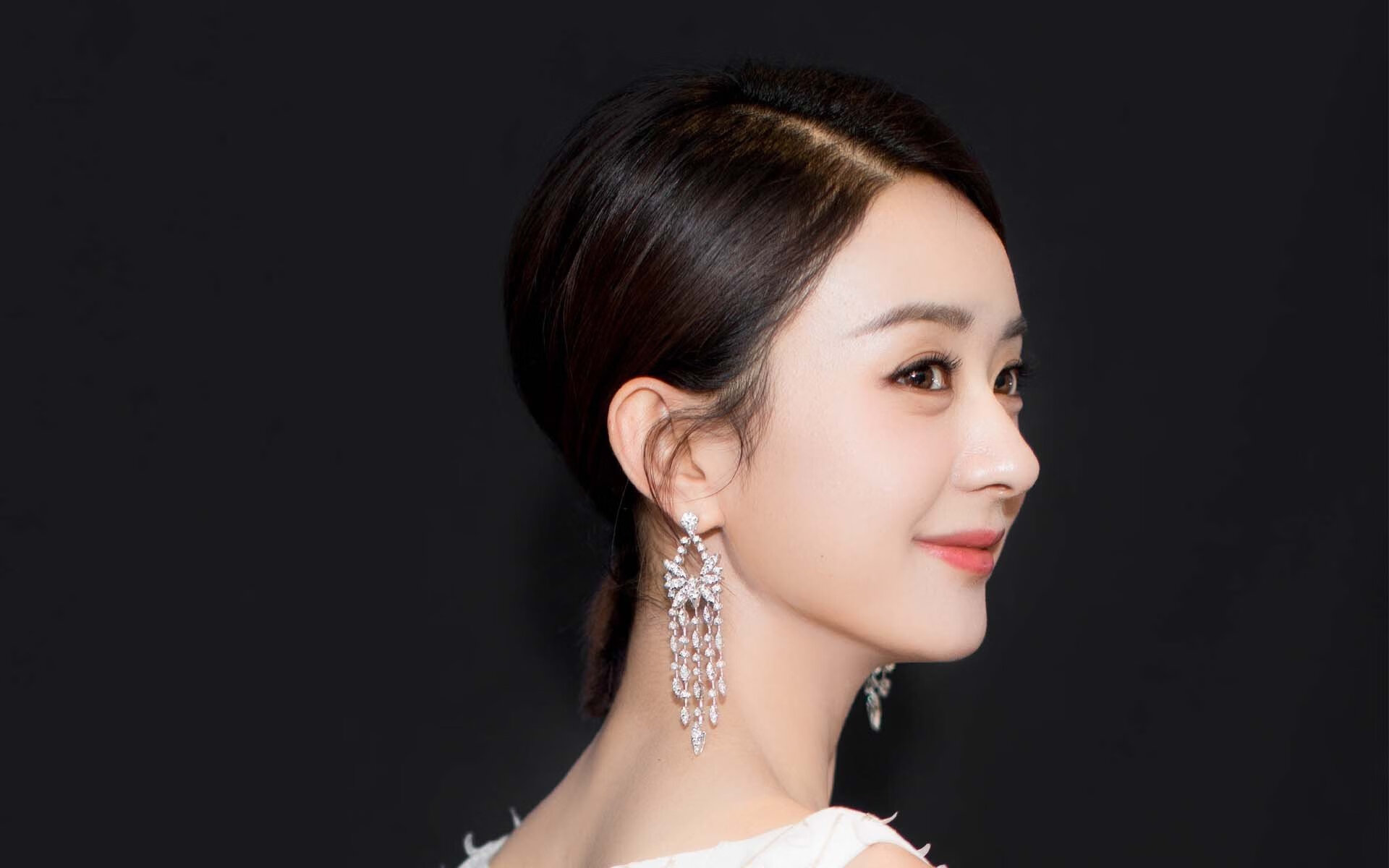 爱游戏娱乐-“武术对决:2025世界运动会高新体育中心武者斗志昂扬”